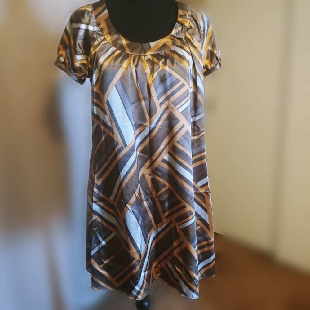 FREE When Bundled!! Geometric BCBG MAXAZRIA silky brown dress Size small